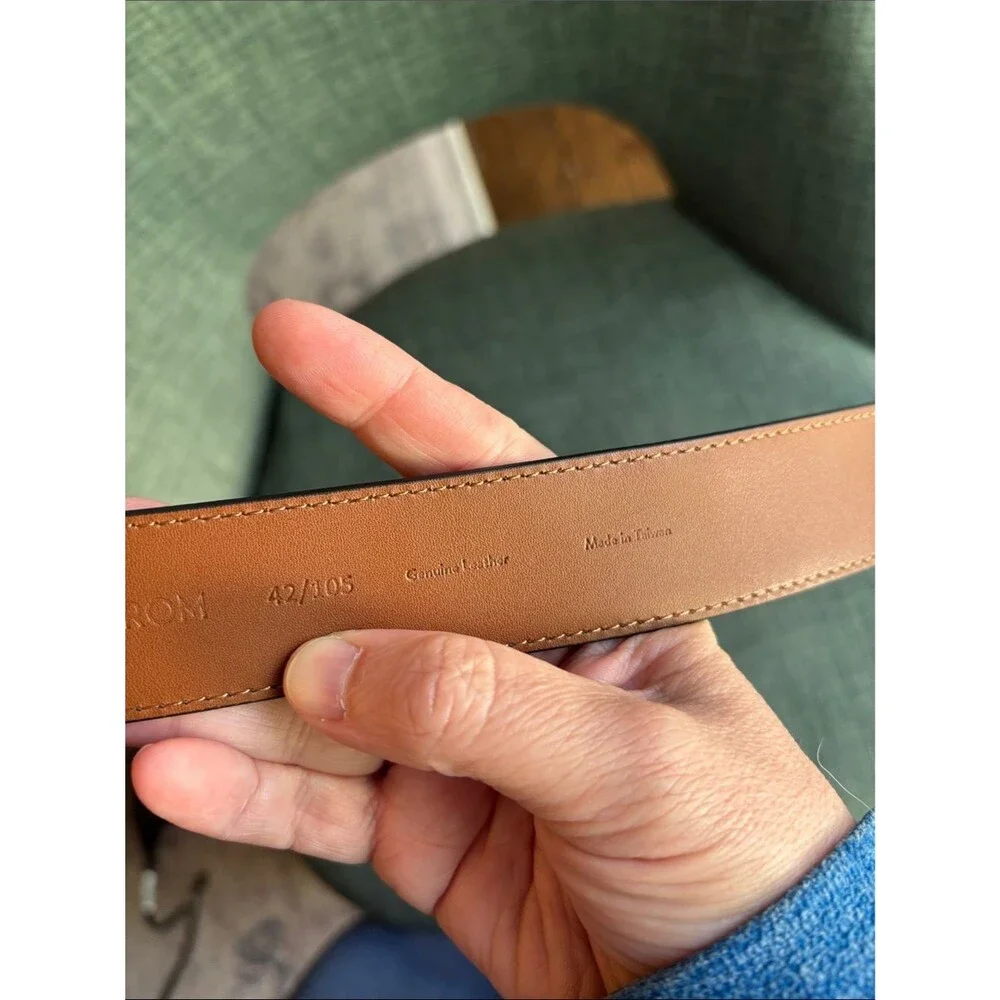 Men's Nordstrom Classic Brown genuine Leather Belt w/ Silver Buckle size 42 New